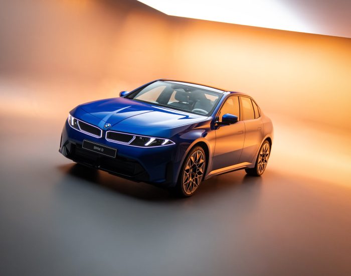 DI26_000370356_V1_O_sRGB_BMW-i3-Saloon-Sedan-(NA0-BEV)---Social-Media